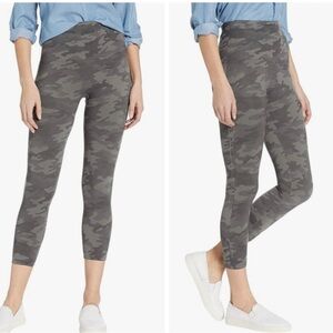 SPANX Look at Me Now Cropped Leggings in Sage Camo Size Small